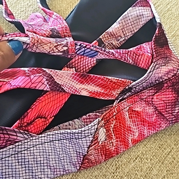 Onzie.com racerback tank top red abstract patterns s/m - Picture 5 of 8